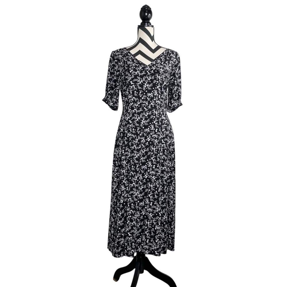 NWT Old Navy Sz M Ditsy Floral Cottagecore V-neck Midi Dress